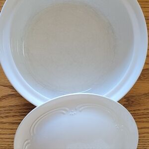 Elegant White Casserole Baker With Lid